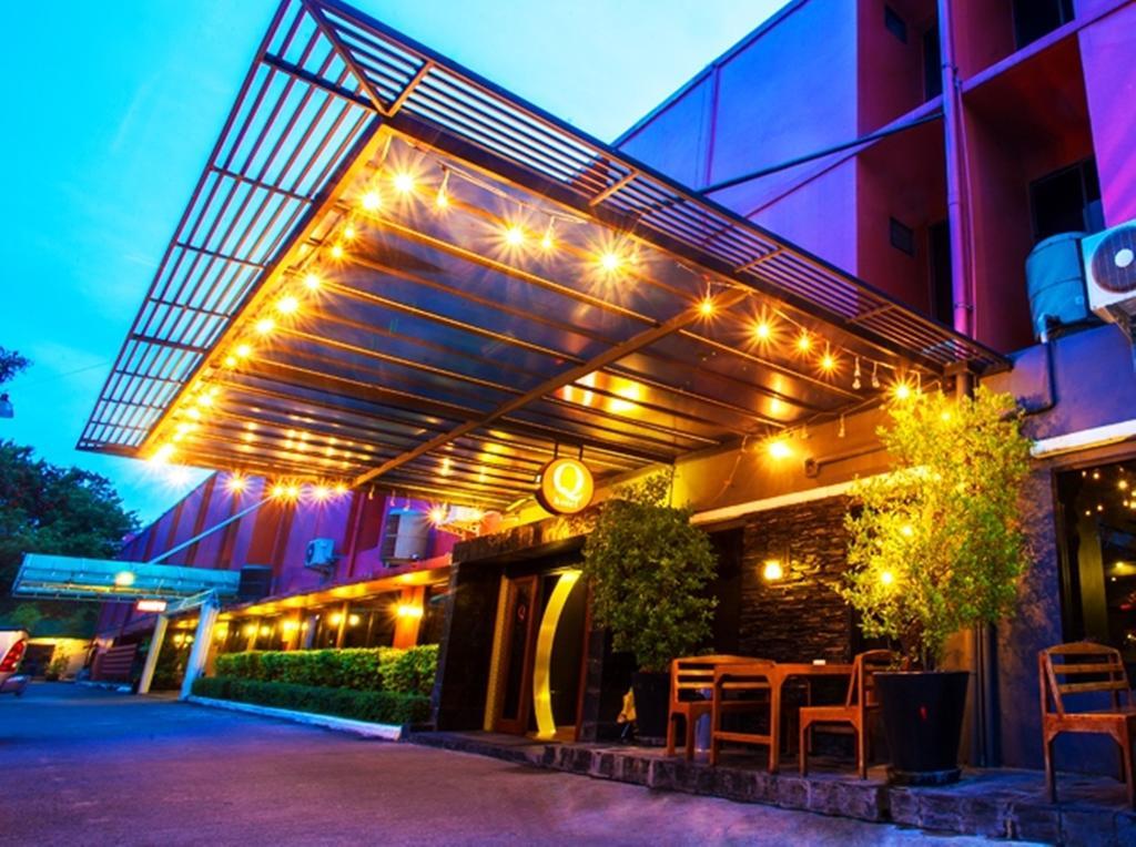 Q Hotel Bangkok Exterior foto