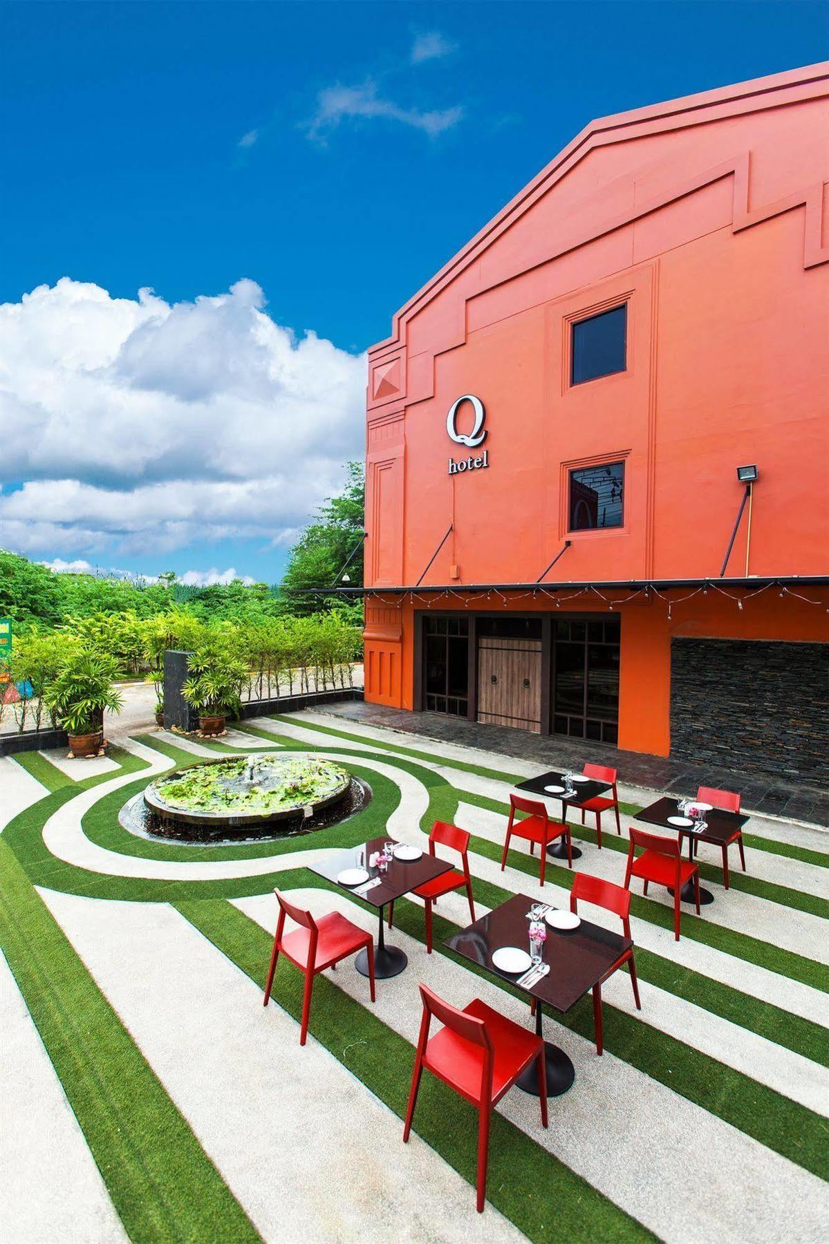Q Hotel Bangkok Exterior foto